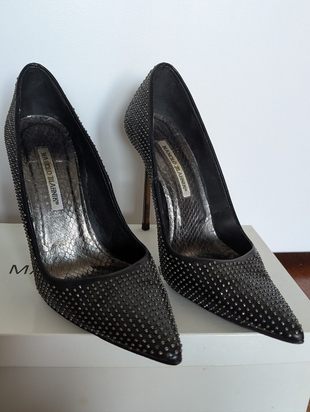 RARE Manolo Blahnik Black Studded Pointed-Toe Pumps Size 39.5 / 9.5